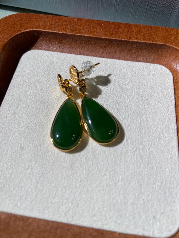 925银镶嵌碧玉水滴大耳坠，20*10