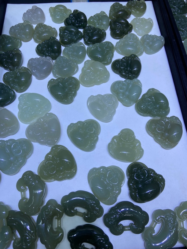 25mm和田玉青海料晴水佛公，多色可选，单件价格，随机发一件