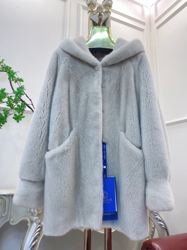 直板休闲貂貂连帽洋气款珍珠白银蓝色