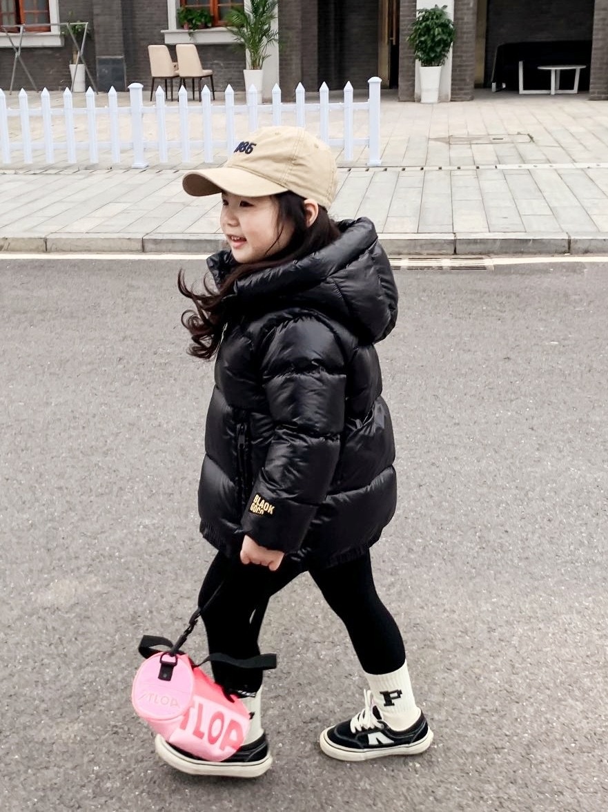 鸭鸭反季儿童黑金羽绒服短款男女童宝宝连帽加厚面包服中大童冬装