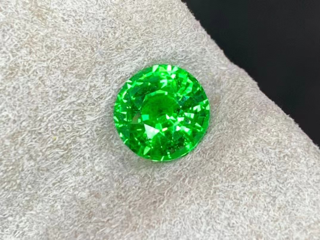 『GRS彩宝』天然卡扎尼绿沙弗来1.6克拉（圆切）