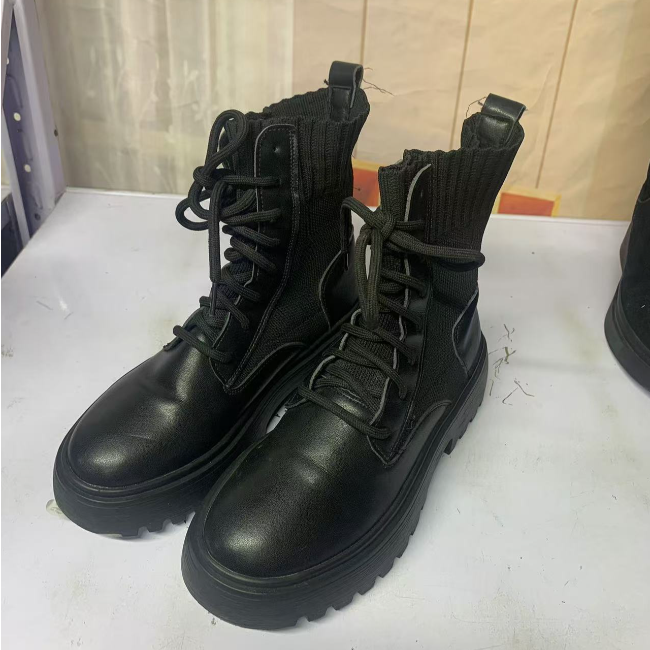 时尚精品秋冬款马丁鞋