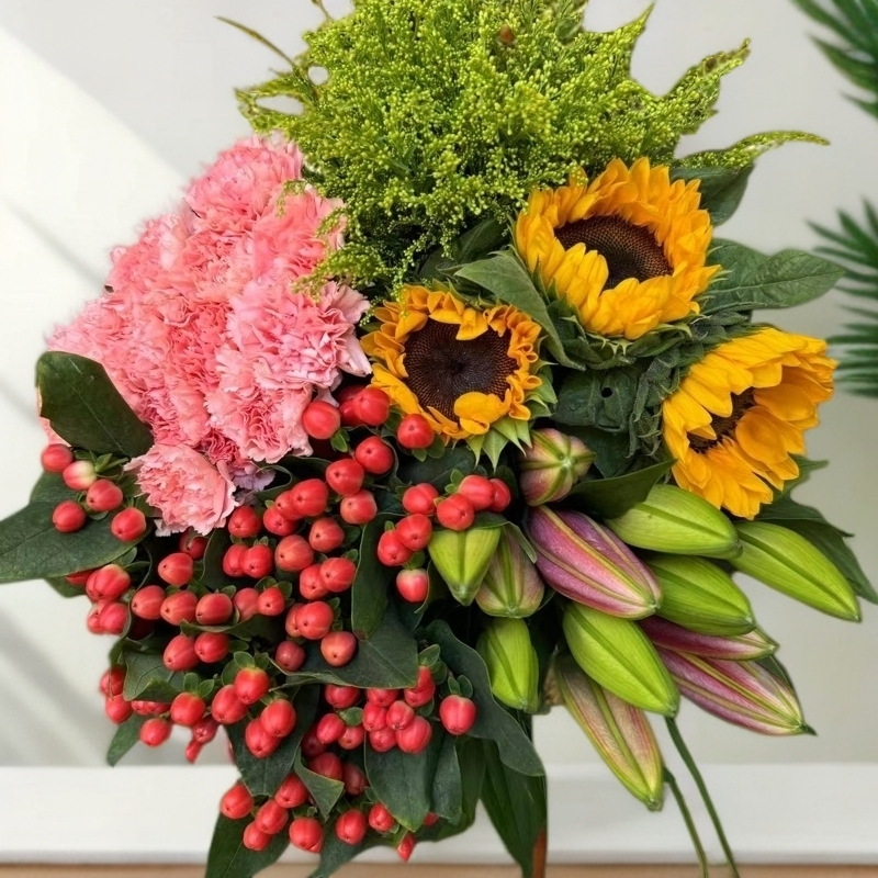 【百合福利套餐】百合10朵+康乃馨10枝+向日葵3枝+红豆一扎+配草