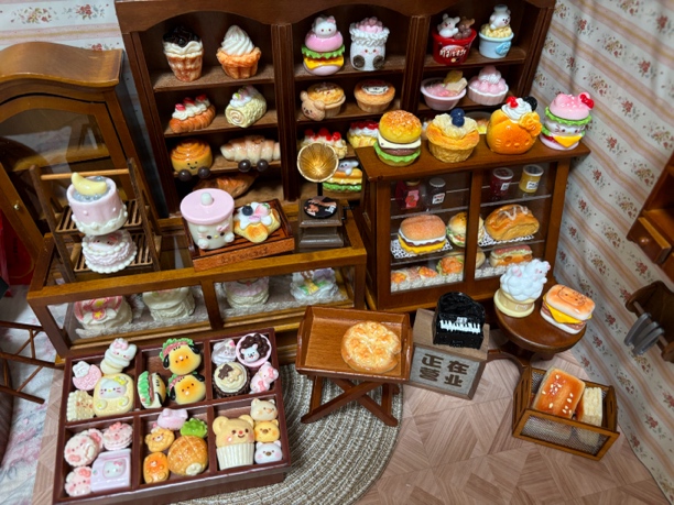 面包蛋糕店展示柜网红复古创意手工陶瓷微缩家具置物迷你木摆件