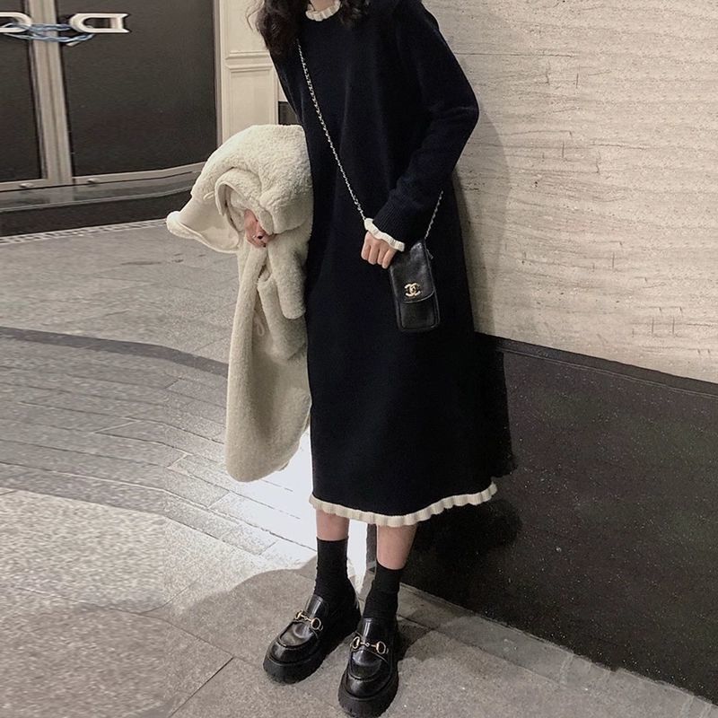 赫本风小黑裙女秋冬新款法式温柔风毛衣裙过膝内搭针织连衣裙长款