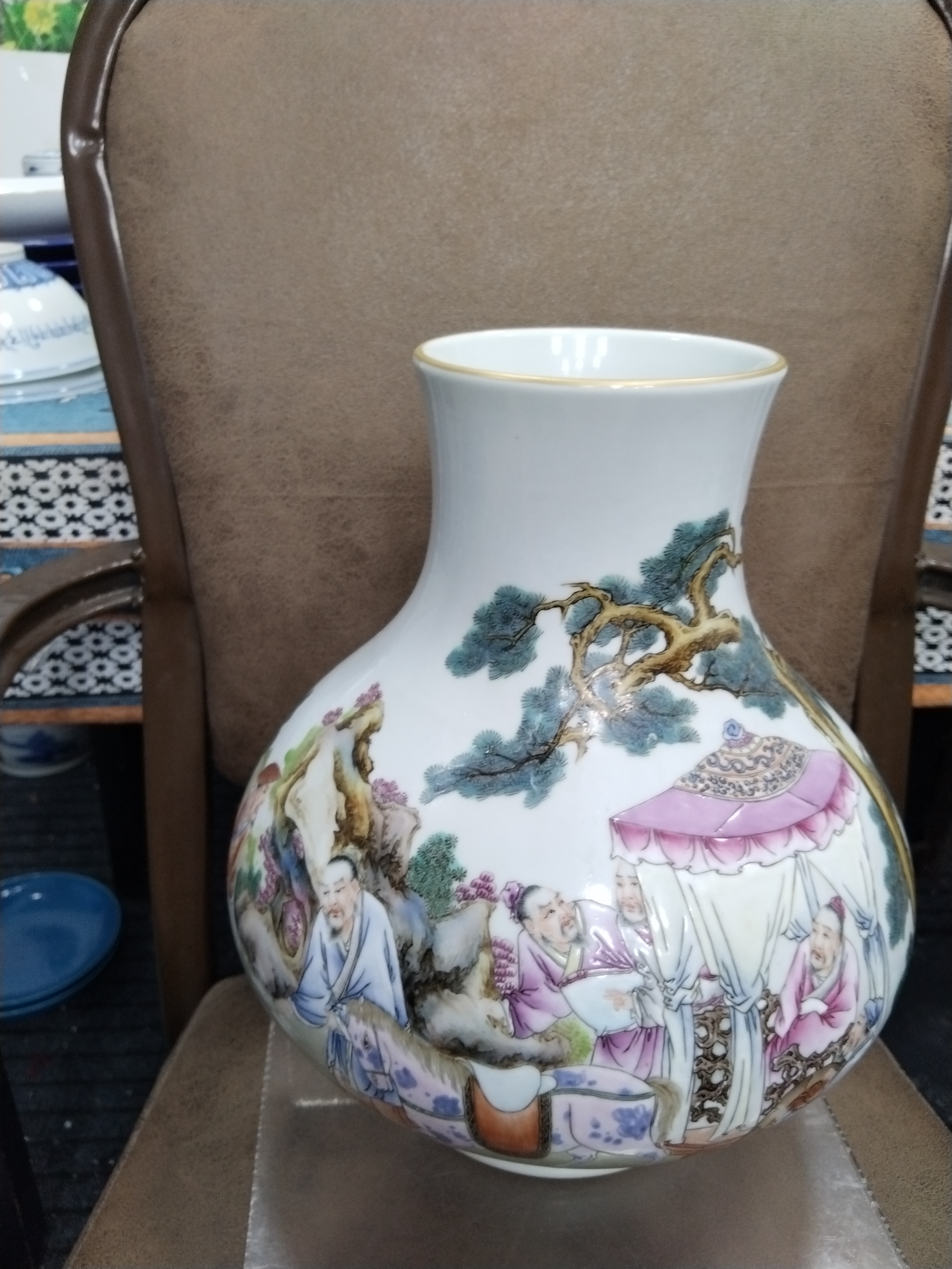 粉彩人物故事尊瓶