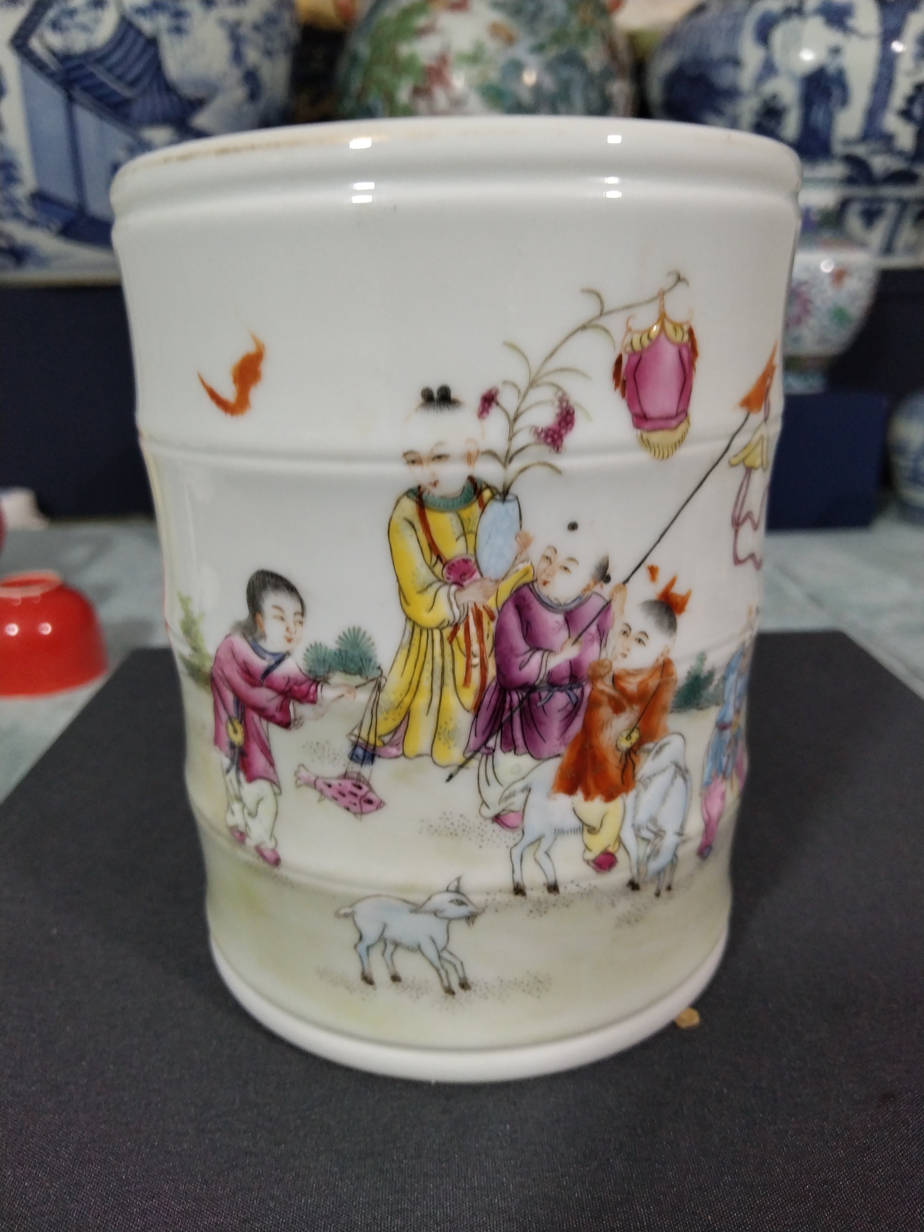 粉彩描金婴戏图笔筒