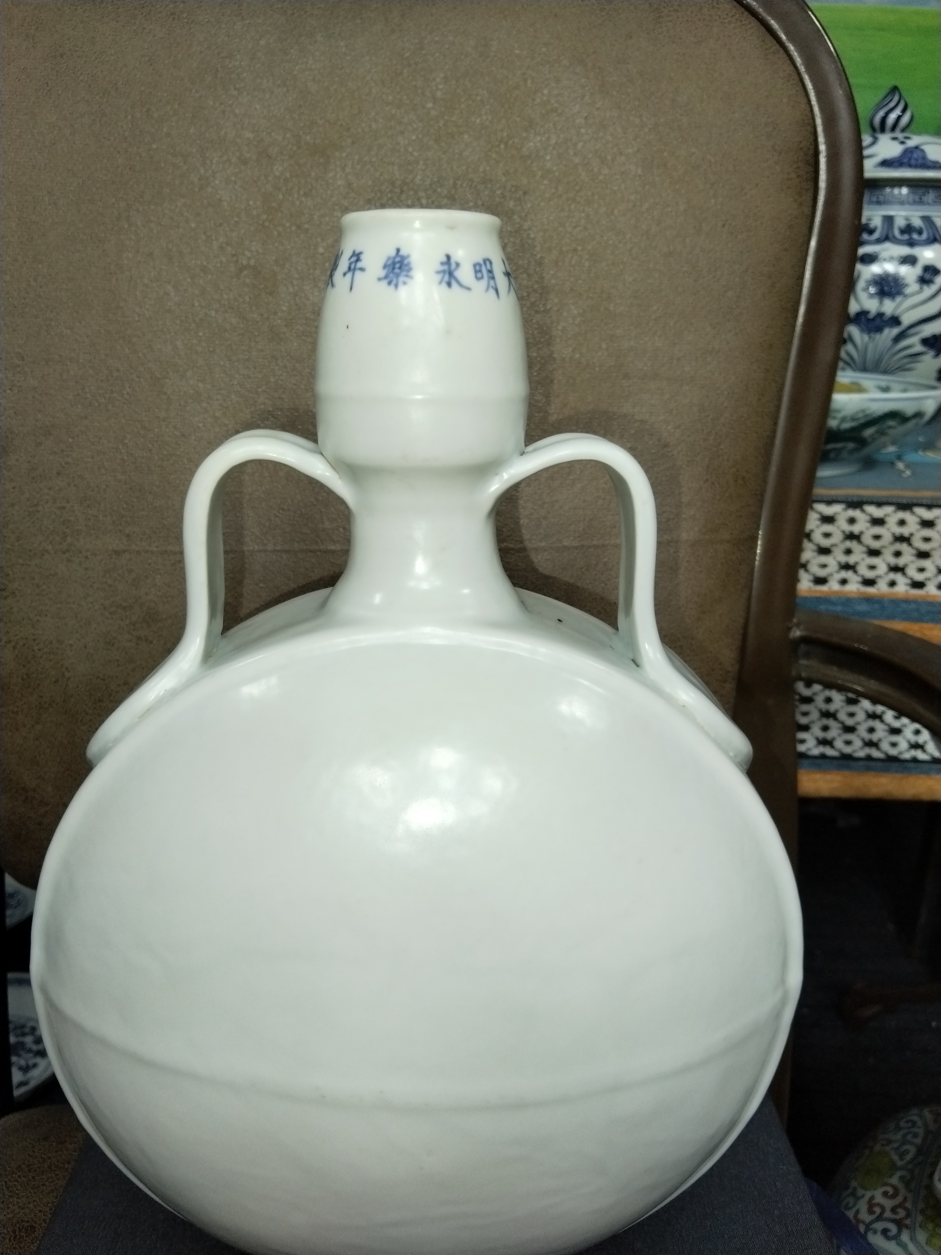 明，承乐甜白釉抱月瓶