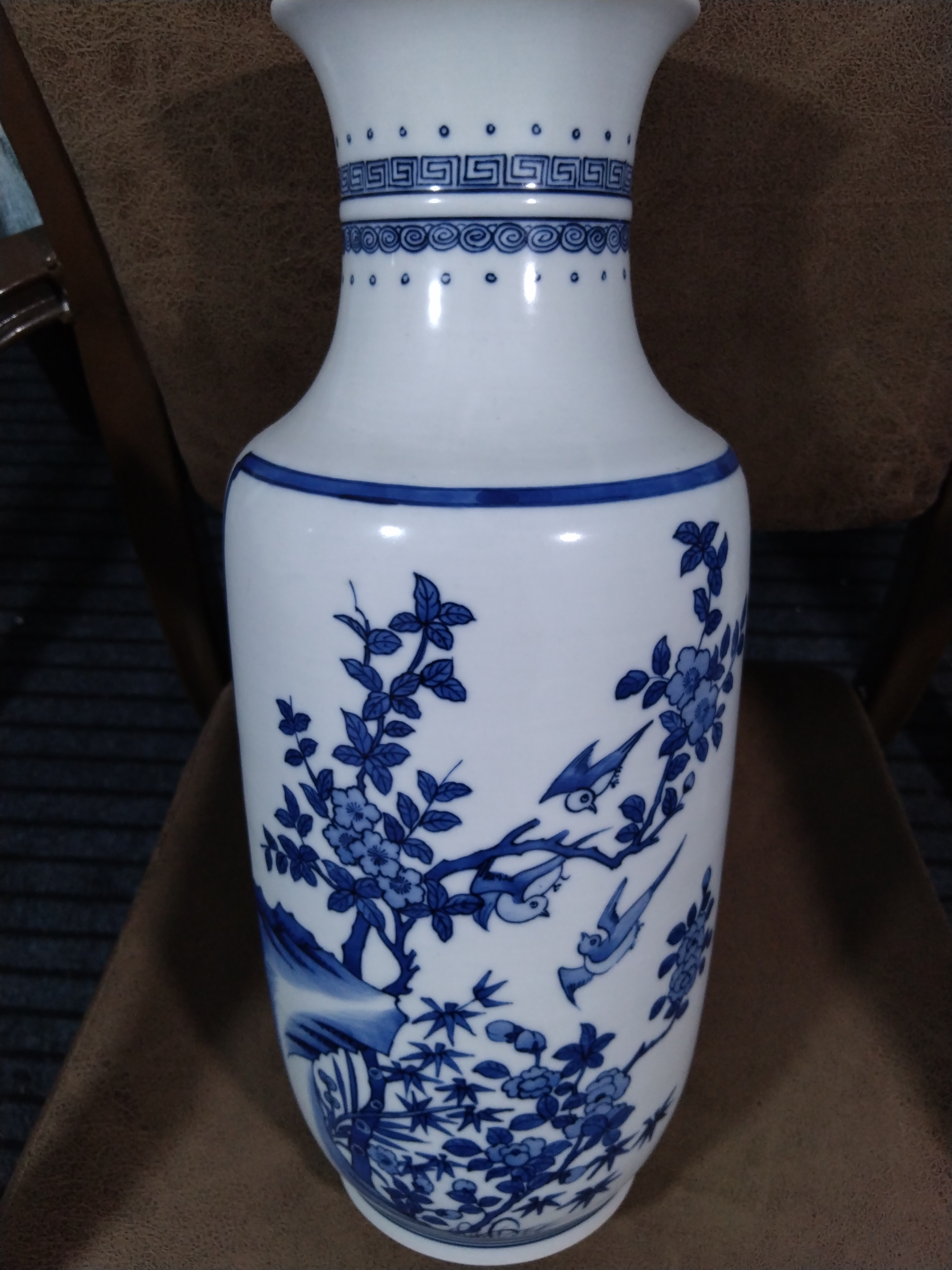 青花瓷博古文赏瓶