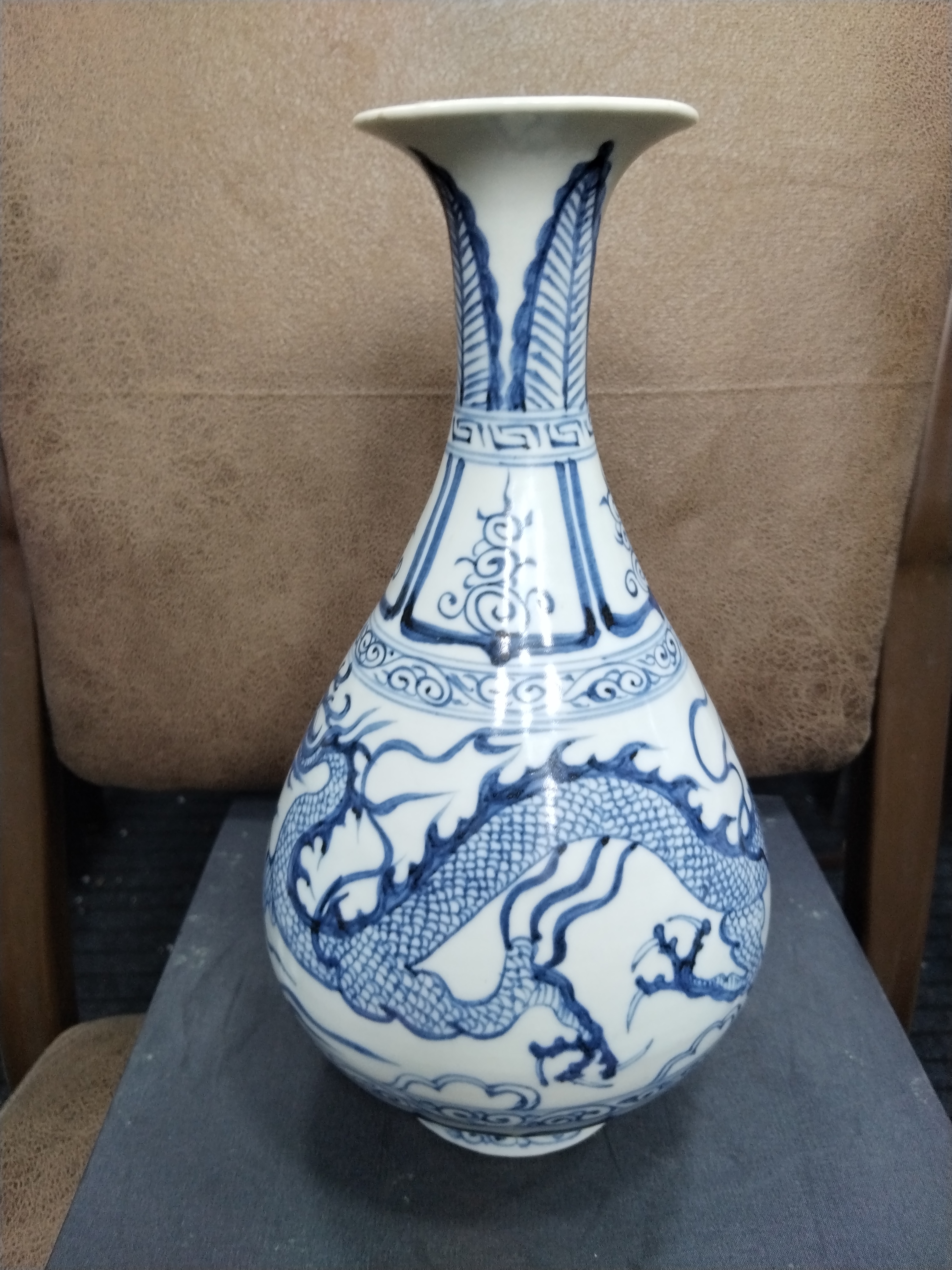 青花瓷云龙纹玉壶春瓶