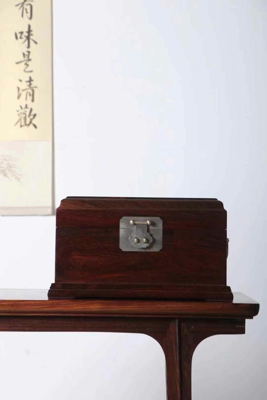 老挝大红酸枝全独板珠宝箱