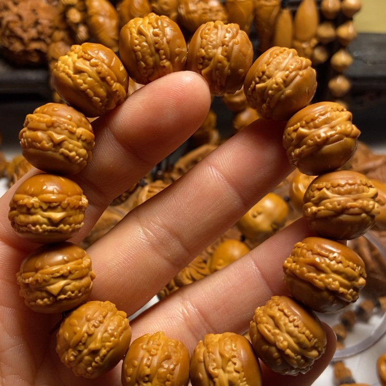 【闪购商品】橄榄核吊坠面包