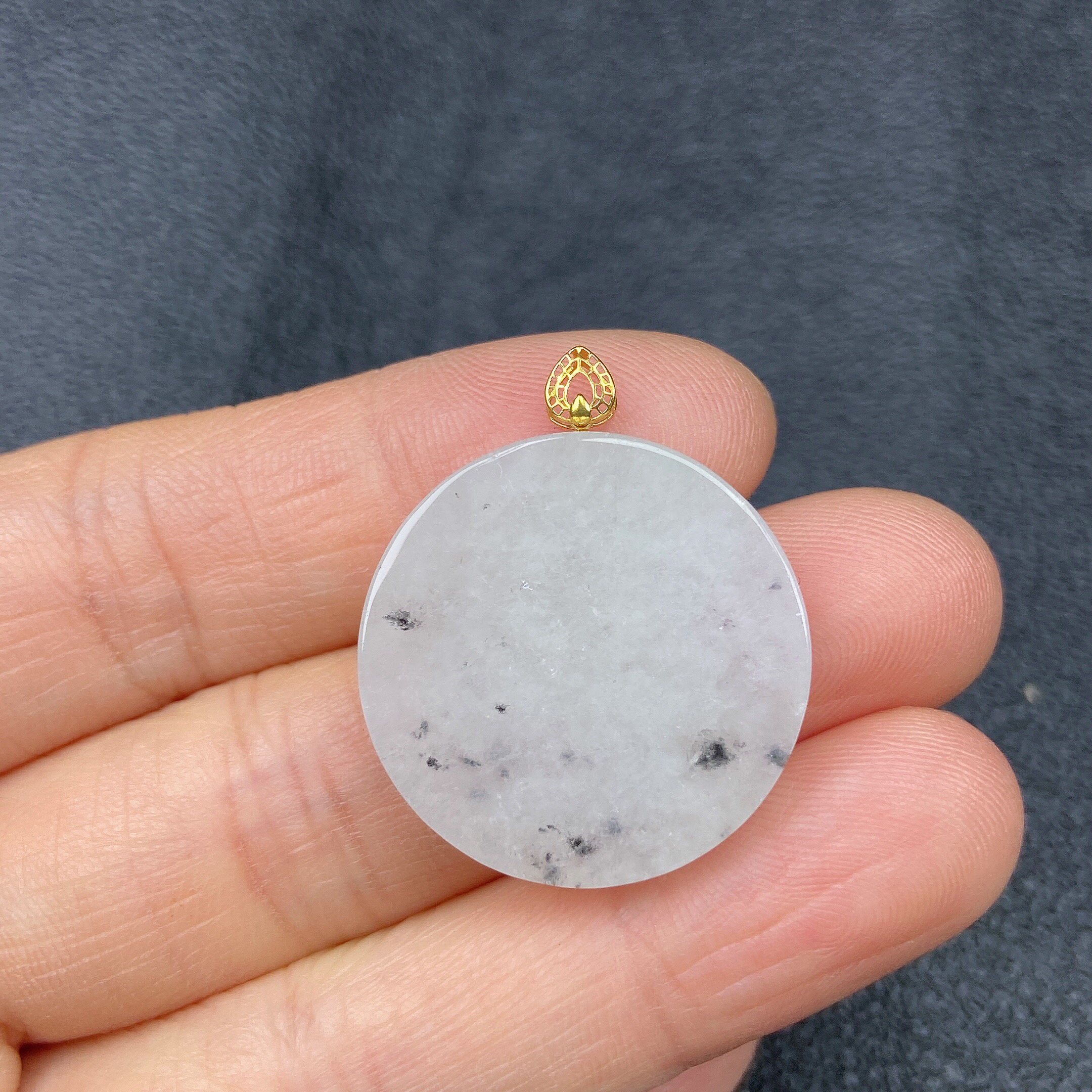 18k扣头圆无事牌带乌鸡精美吊坠天然翡翠a货24.1×3.9mm