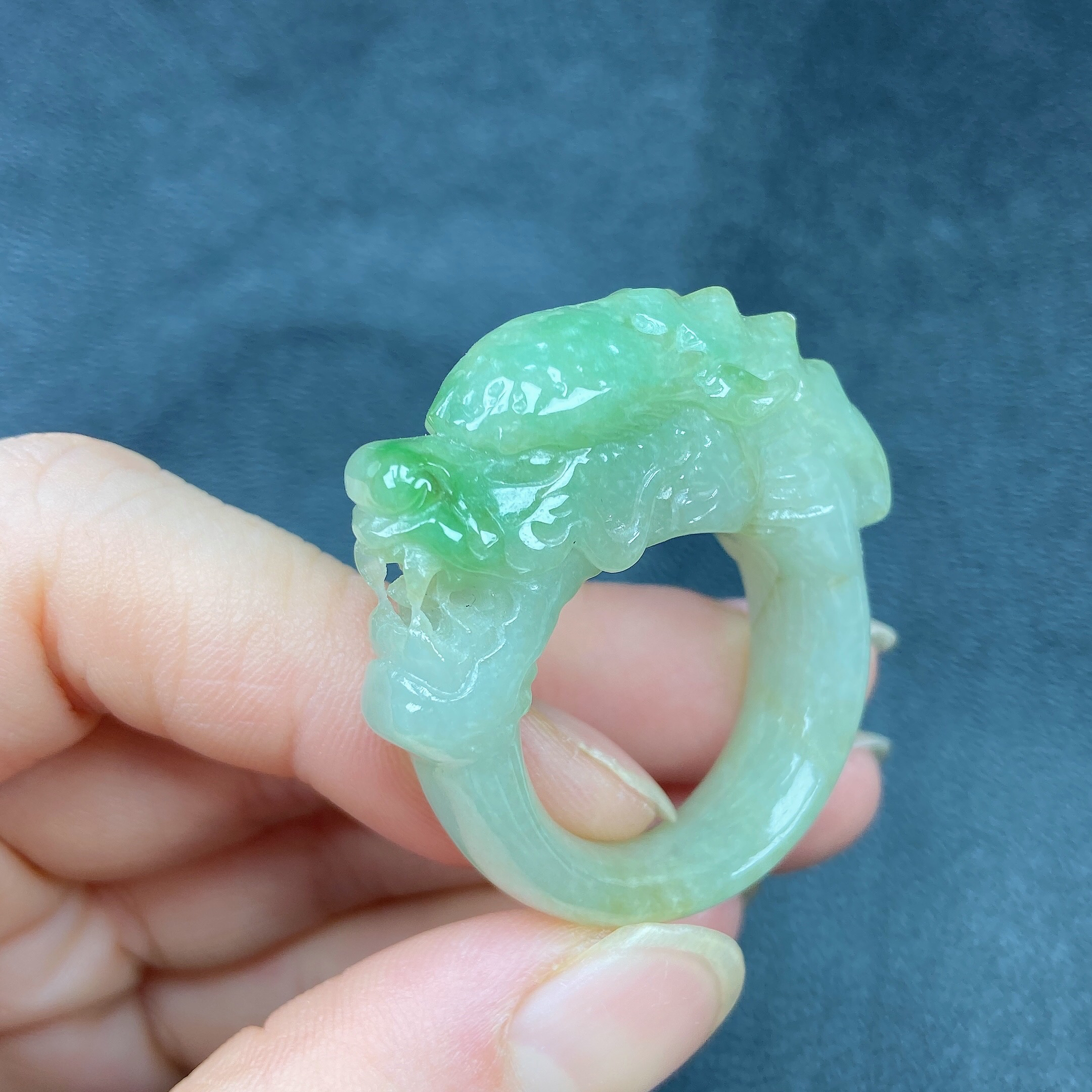 精雕霸气龙头玉扳指天然翡翠a货（有纹裂特价）内圈21mm