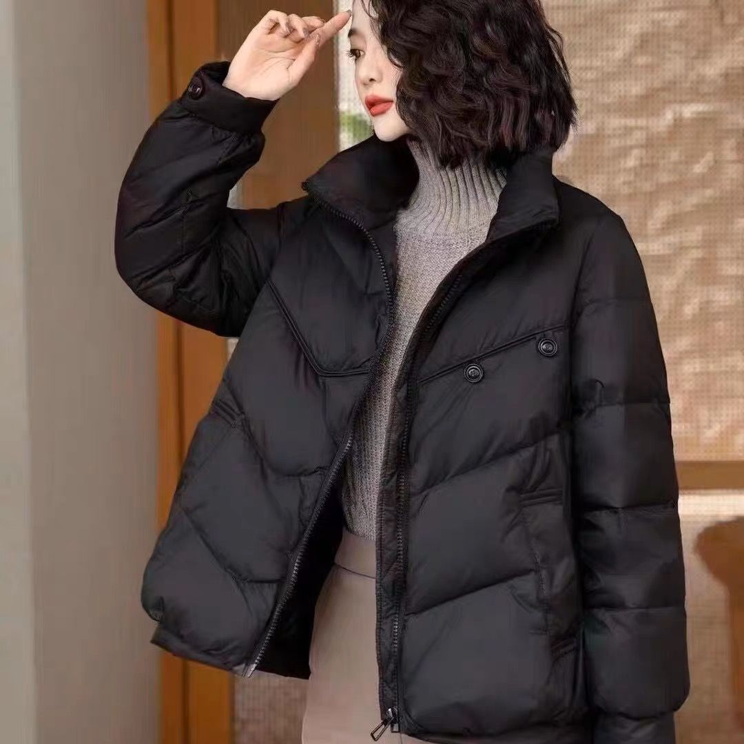 鸭鸭反季新款韩版宽松休闲羽绒服女短款时尚立领白鸭绒加厚两粒扣