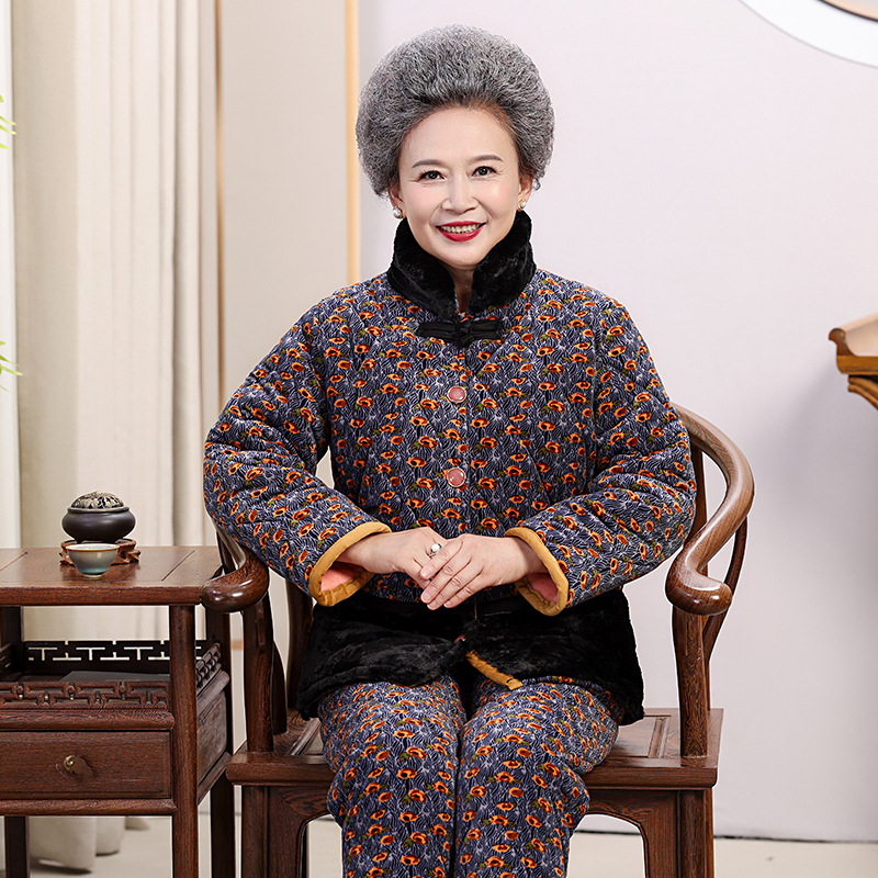新款睡衣女气质中老年加厚大码保暖妈妈装秋冬法兰绒加绒棉袄外套