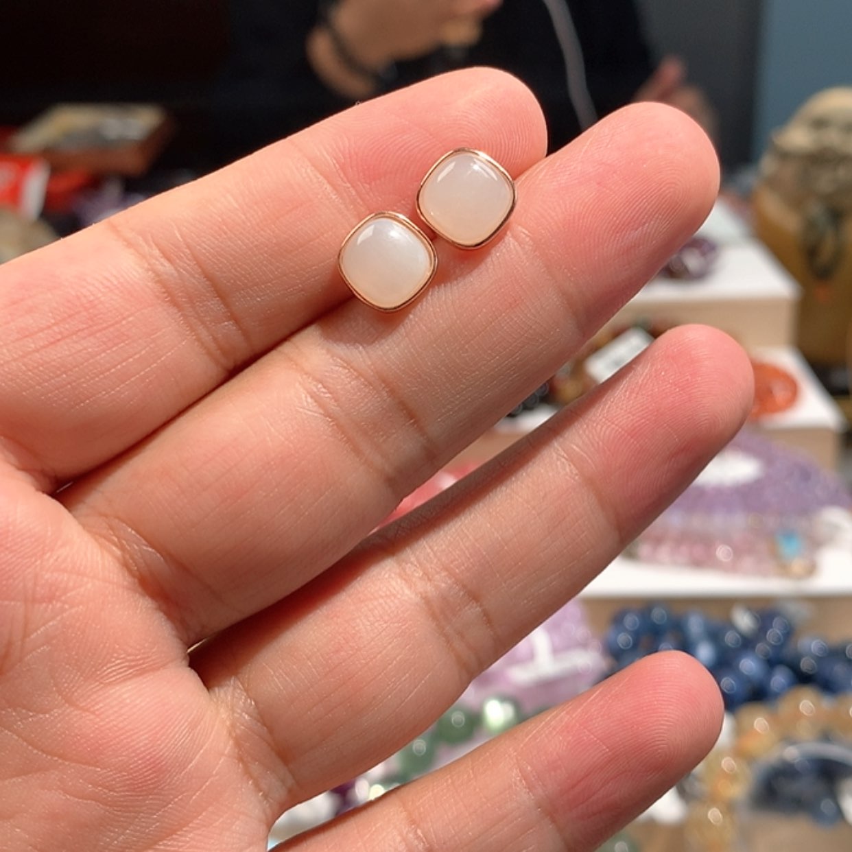【闪购商品】水晶手绳未镶嵌和田玉耳钉一对