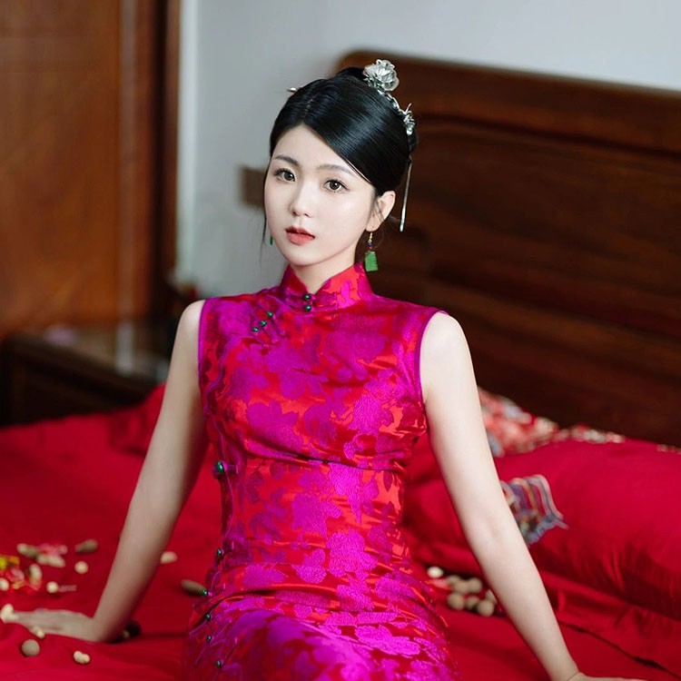 新中式晨袍火龙果红色无袖国风牡丹改良旗袍结婚新娘敬酒晨袍礼服