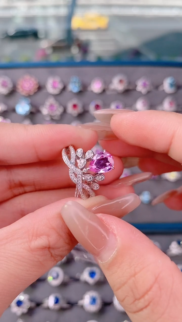 【闪购商品】彩色蓝宝石戒指18K金镶嵌1