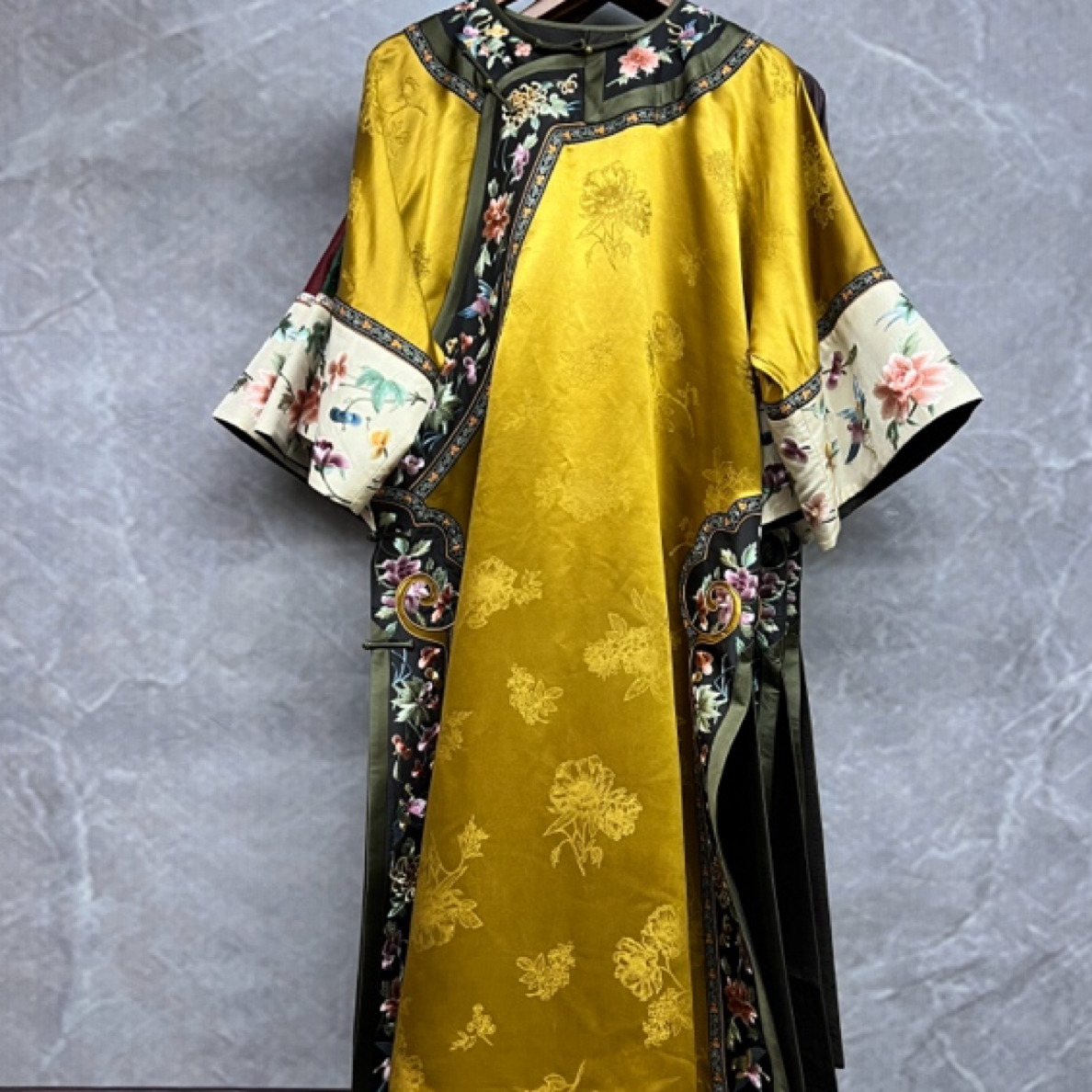 十五姐姐香云纱重缎刺绣袍子