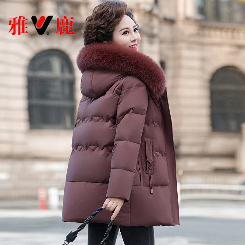 雅鹿中年妈妈冬季洋气外套2024新款中老年冬装加厚羽绒加肥加大码