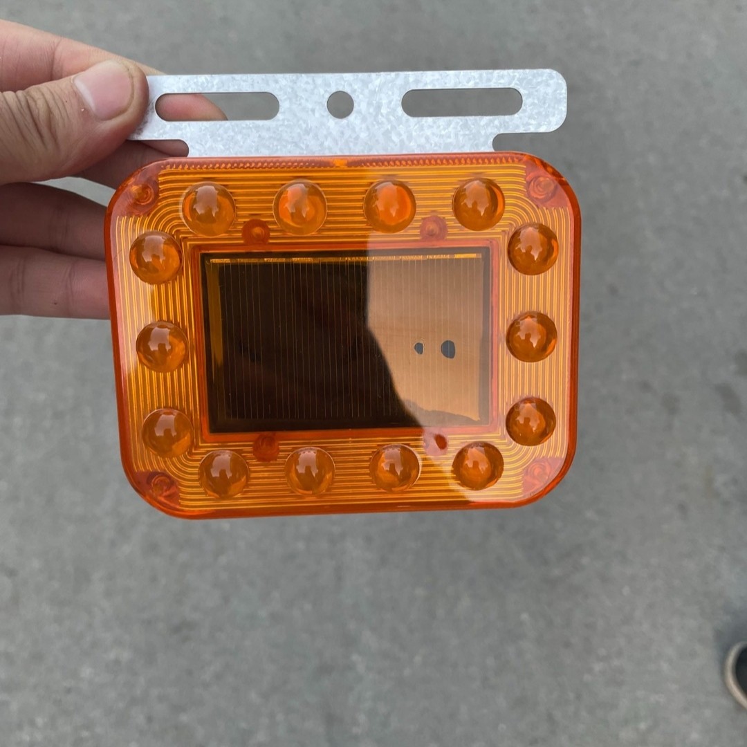 货车太阳能黄色防撞提示贴