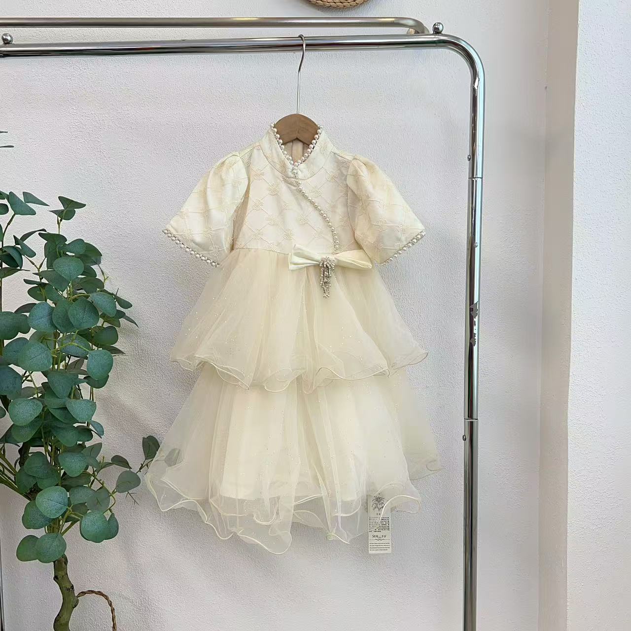 3556森米色连衣裙