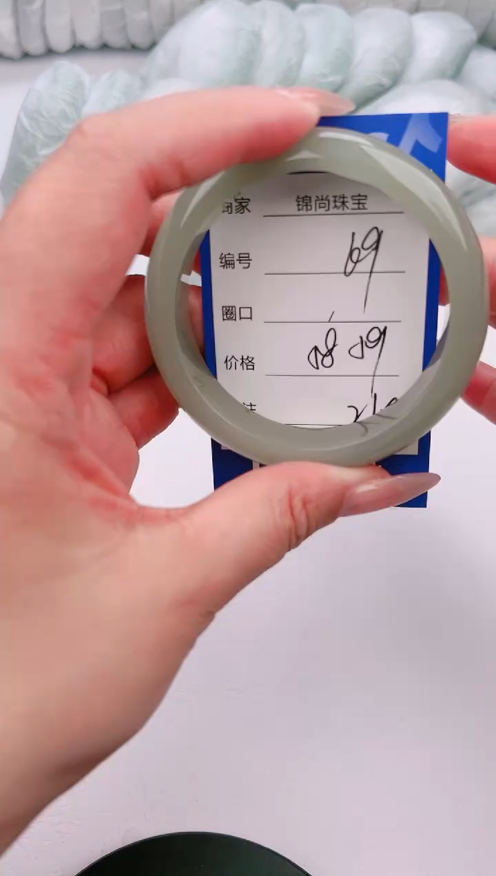 【闪购商品】石英质玉手镯未镶嵌69颜色微差