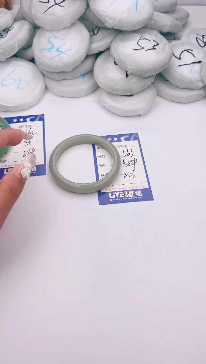 【闪购商品】石英质玉手镯未镶嵌63颜色微差