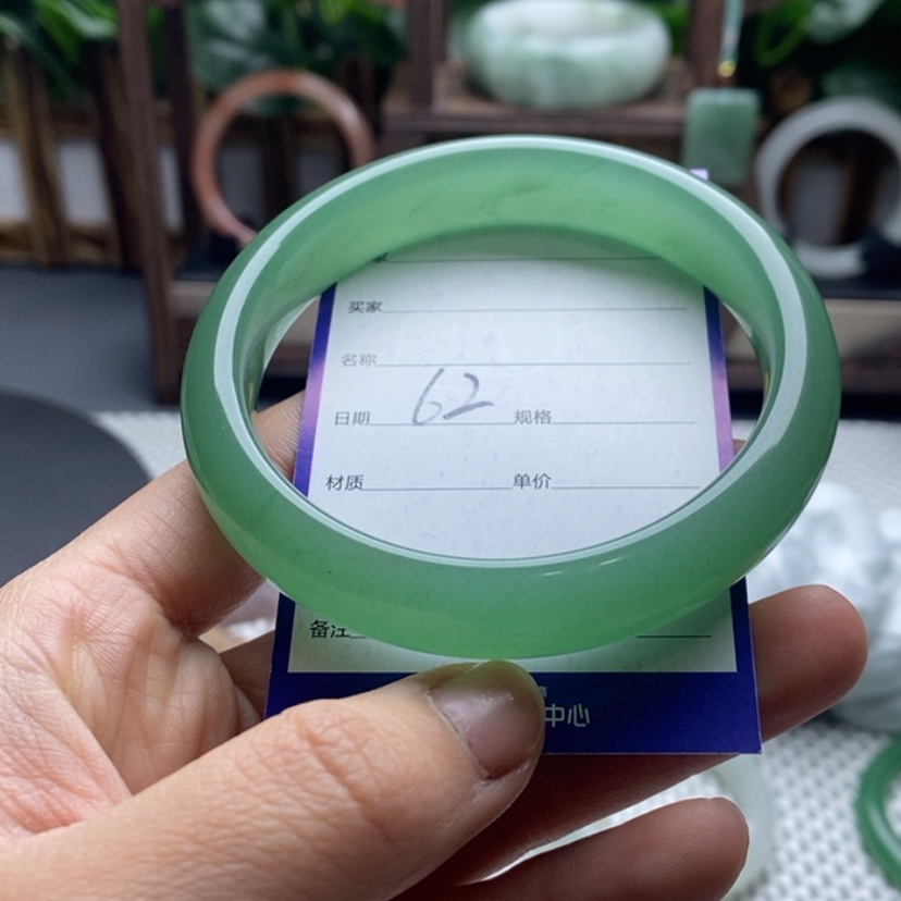 【闪购商品】石英质玉手镯未镶嵌