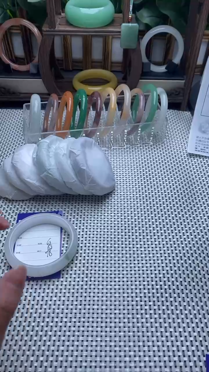 【闪购商品】石英质玉手镯未镶嵌手镯