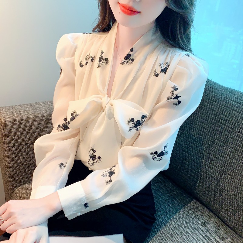 2025早秋法式高级感蝴蝶结绑带长袖雪纺衬衫女夏花朵刺绣小众上衣