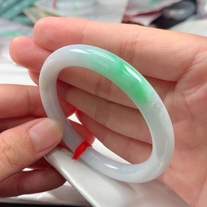 【闪购商品】翡翠手镯未镶嵌?*?51有瑕