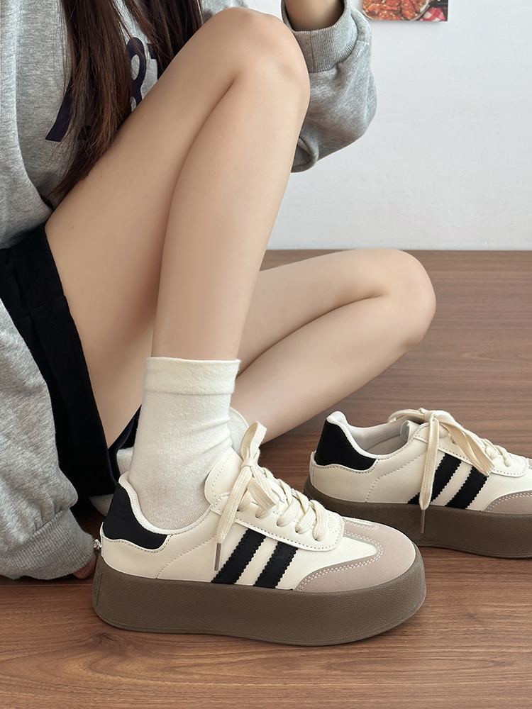 板鞋女2024春季新款百搭休闲平底大码女鞋41一43显脚小轻便运动鞋