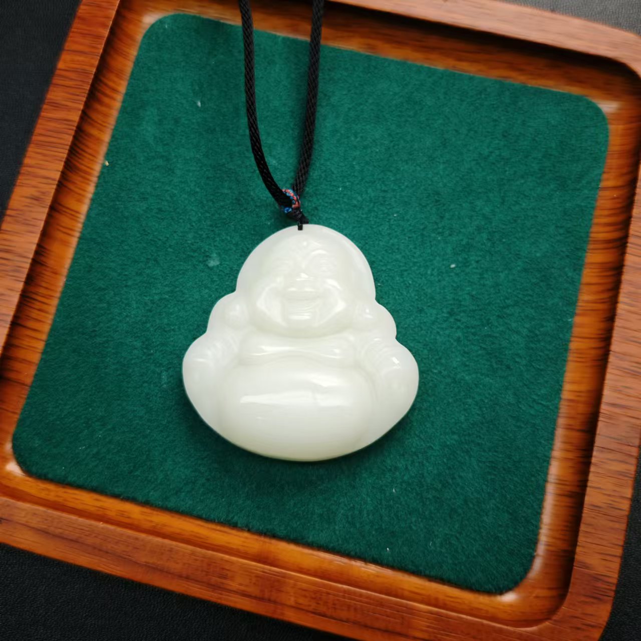 XJ岚霏甄选》新疆老料透闪吊坠DZ0025配绳子