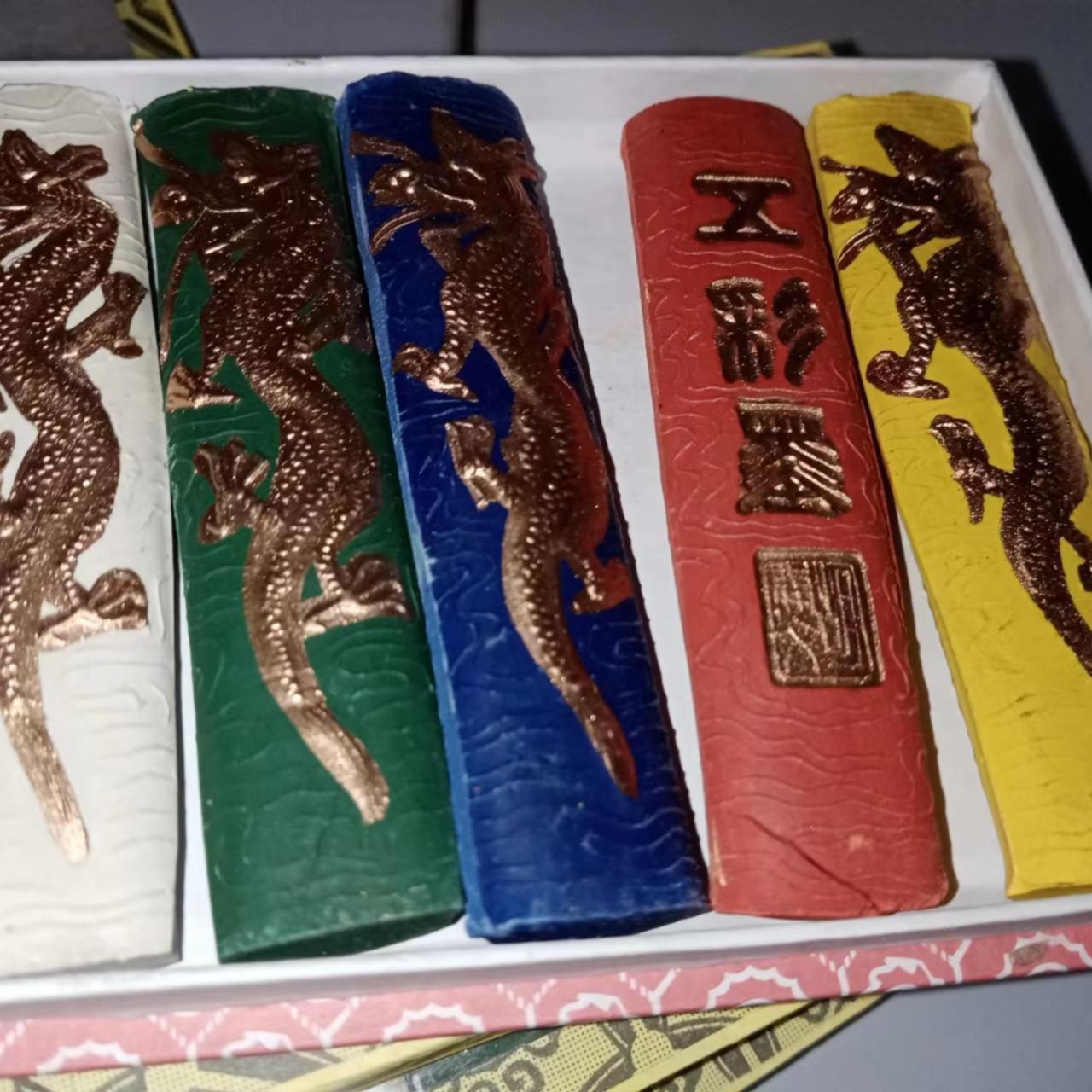 一盒子五彩墨，5只