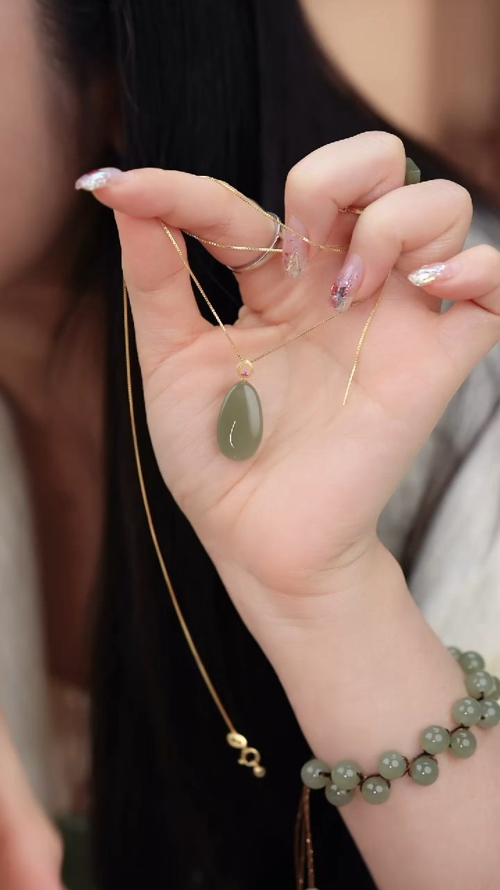 【闪购商品】和田玉颈饰18K金镶嵌22