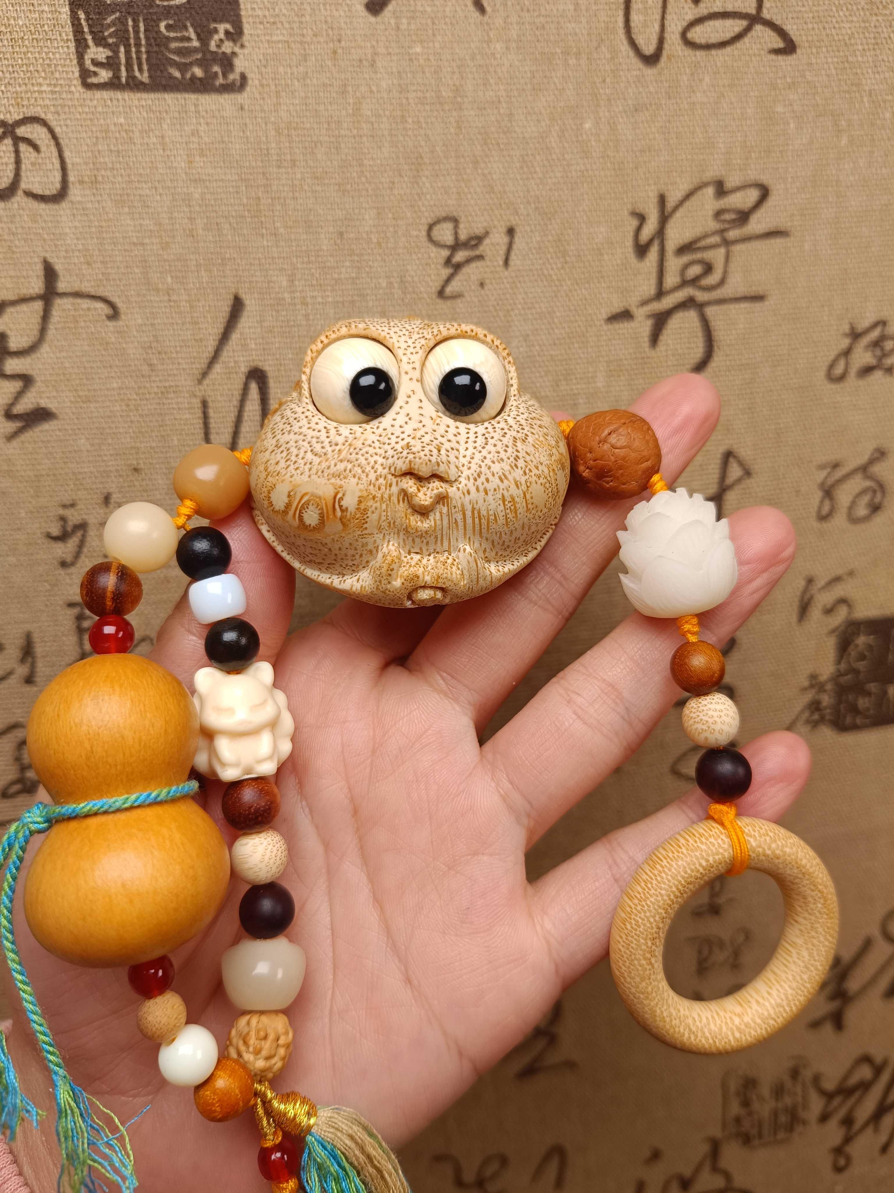 竹根雕活眼可爱金蟾【规格3.9*4.7*5.2*cm左右】