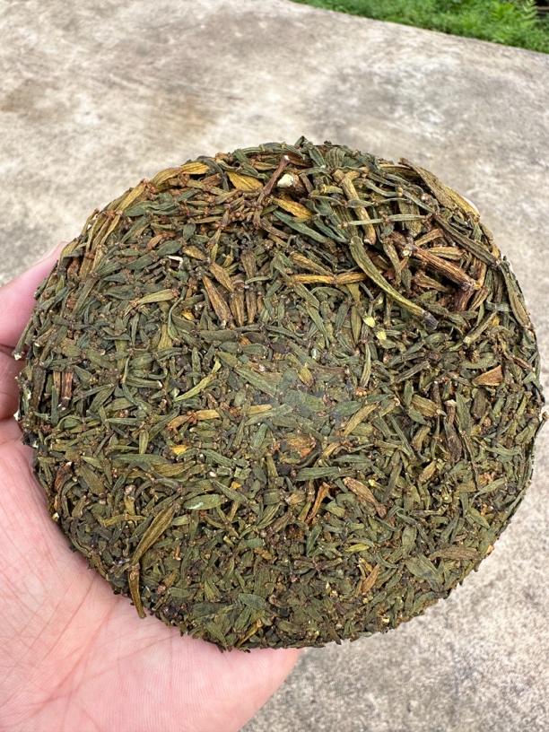 云南螃蟹脚古树螃蟹脚100克饼