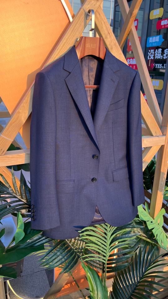 源头西服定制工厂  量身定制 商务西服 时尚休闲西服 平驳领枪驳