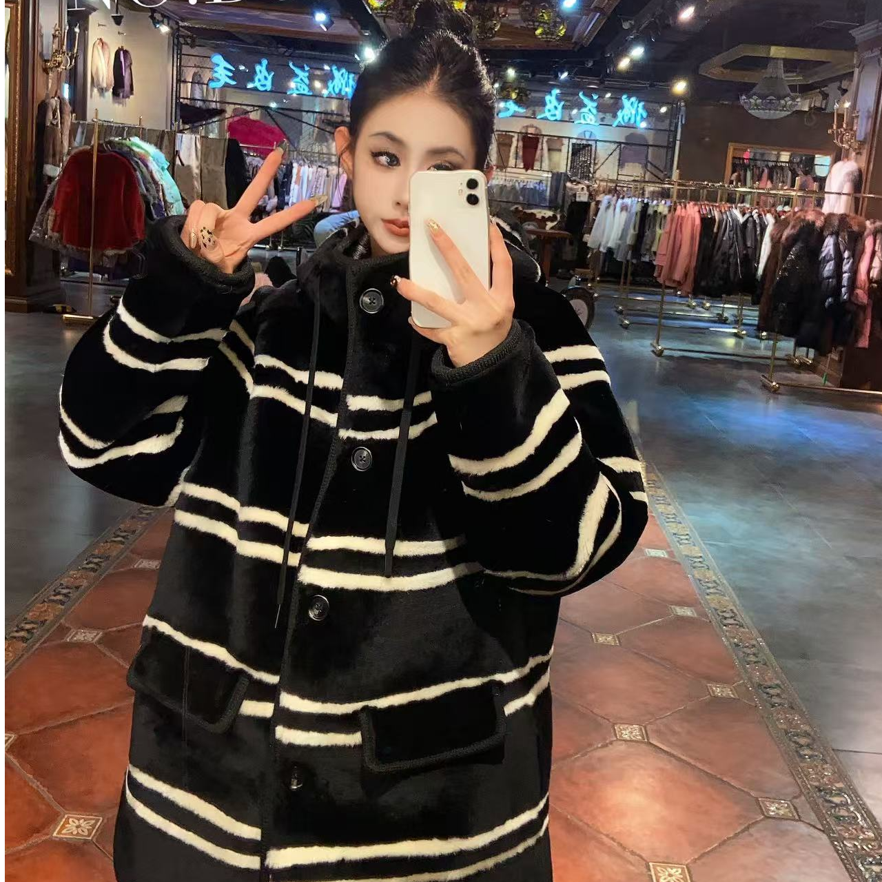 【DCP•Flagship store】85005-C 2024新款时尚连帽皮毛一体外套