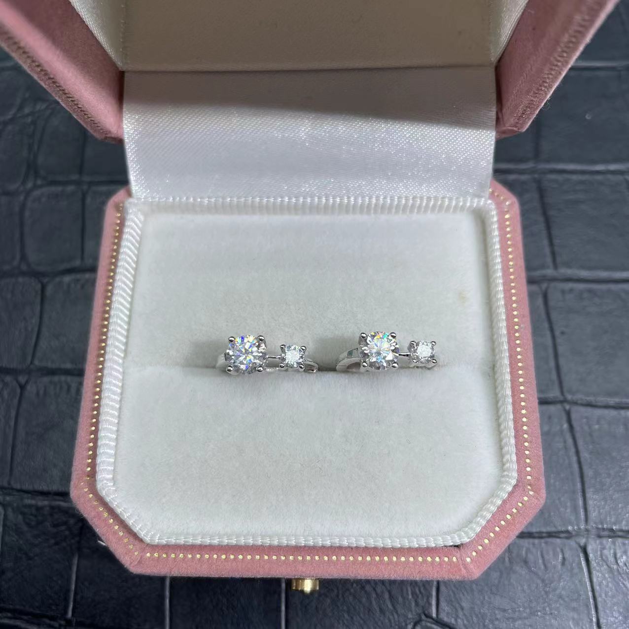 带礼品包装耳饰 四爪耳扣0.5ct50分·S