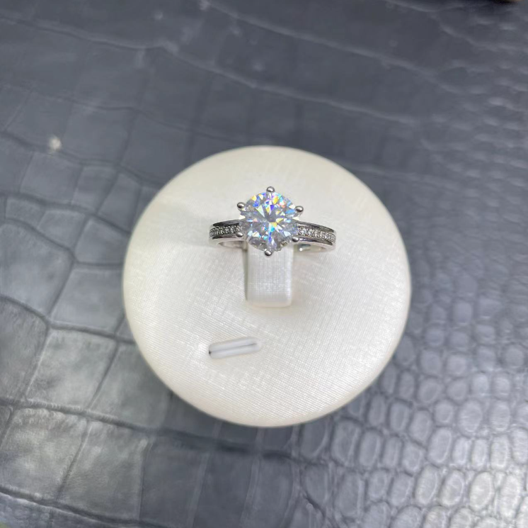 带包装戒指 天花板许愿池三克拉戒指3ct.H