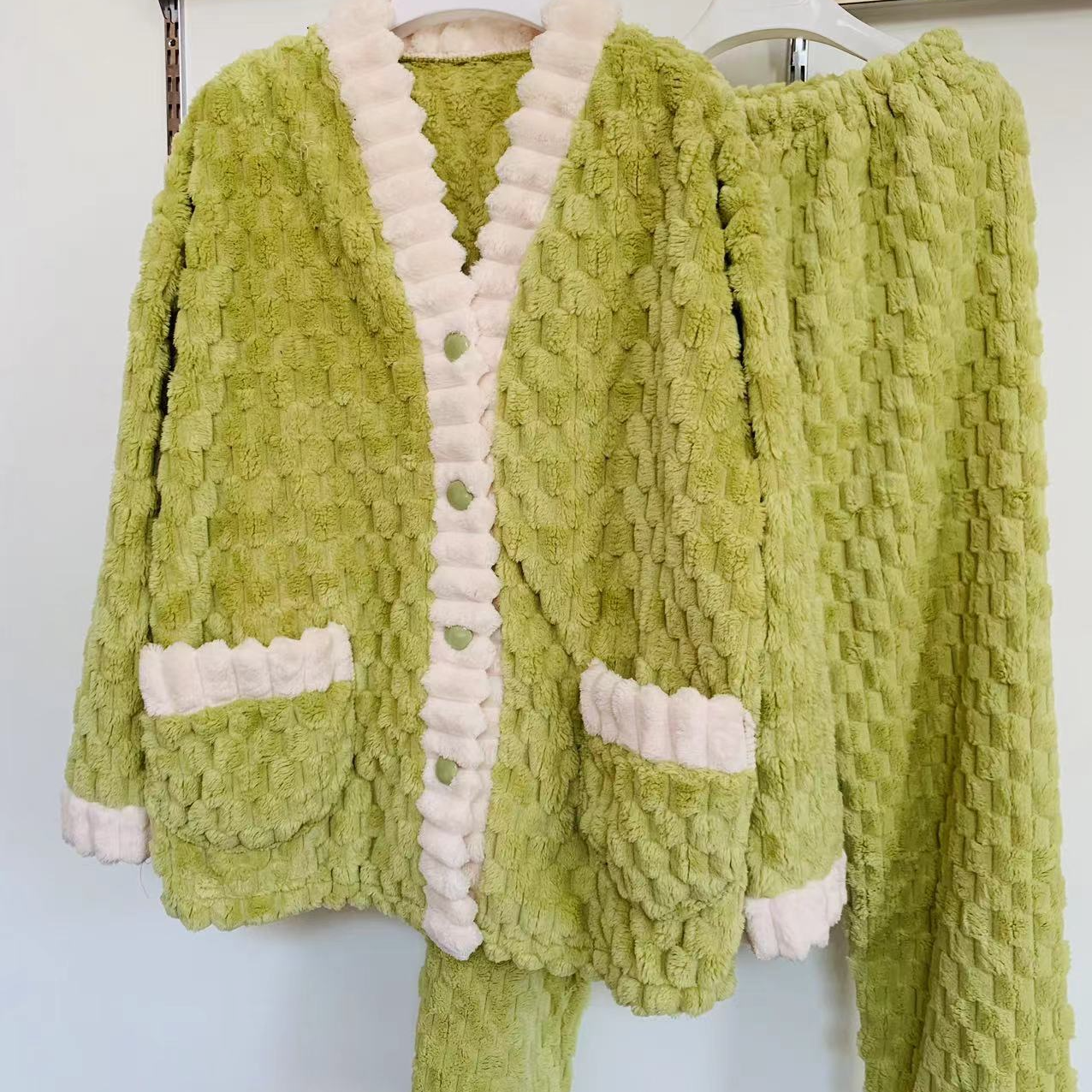 秋冬款金龟絾V领短款气质保暖舒适时尚休闲家居服加绒甜美