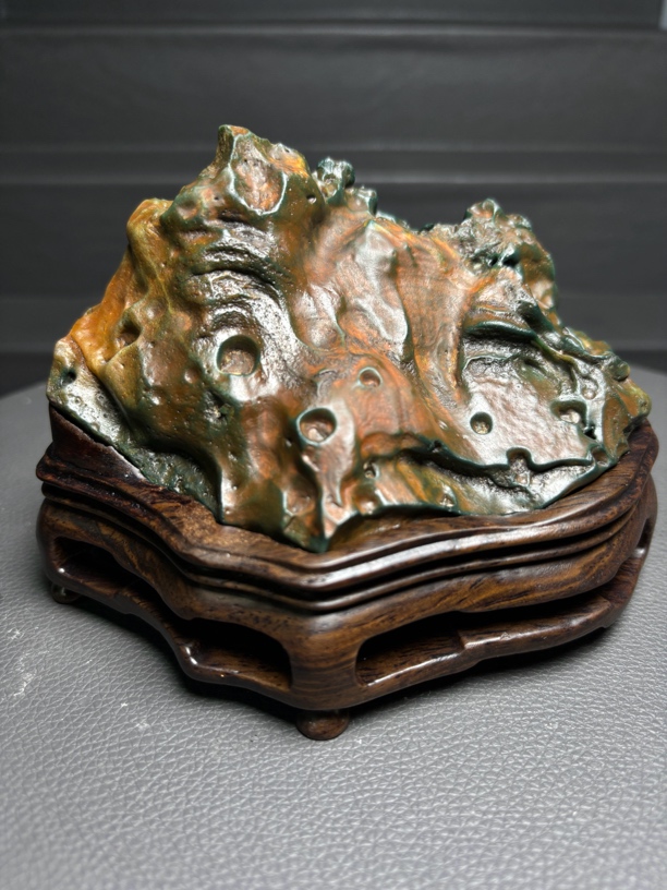 阿拉善戈壁奇石家居饰品摆件青铜皮山形景观带底座皮子油润很漂亮