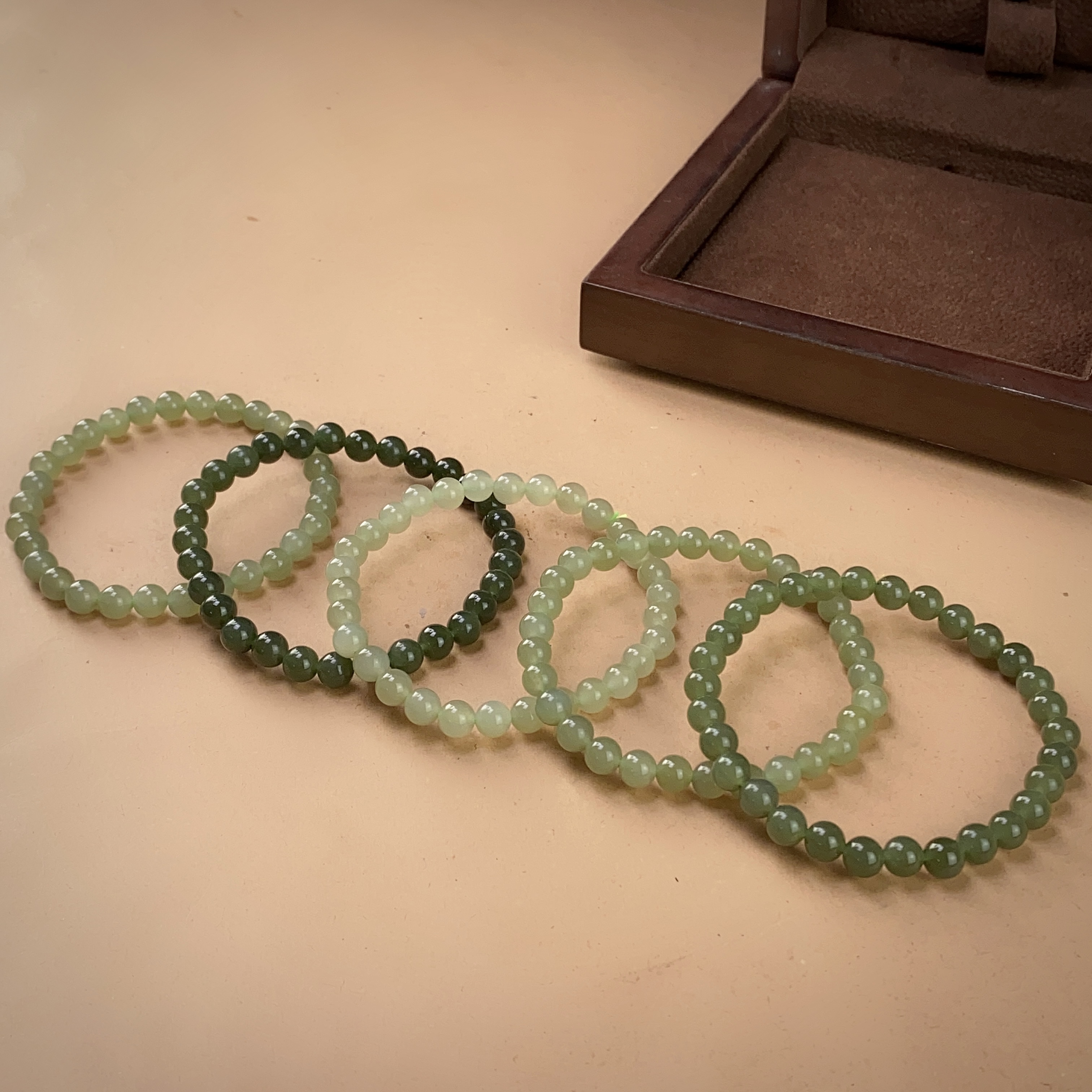 2888/（ZY888-526）和田玉精美水润约6mm圆珠手串 /多样性发/一件