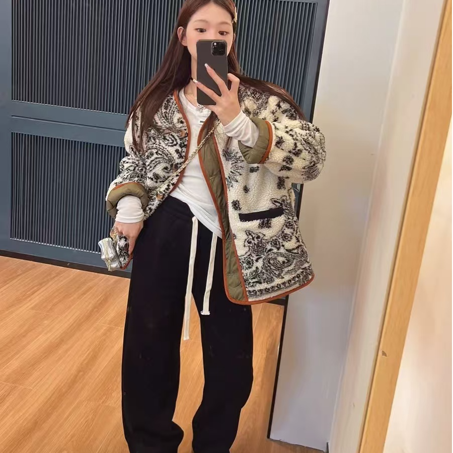 韩国东大门2024冬季新款韩版气质复古棕黑白图腾设计感棉服外套女