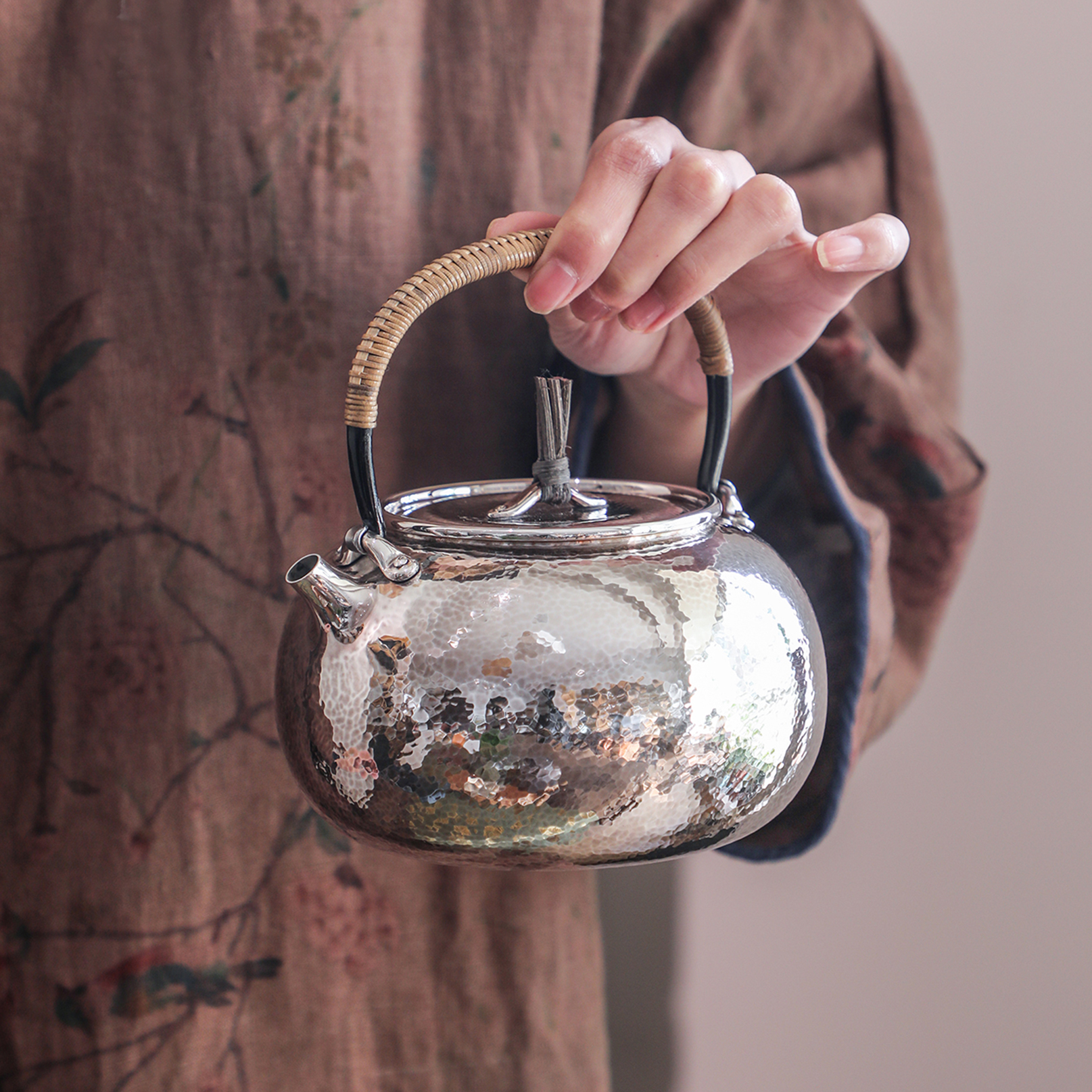 真锅静良烧水壶足银999纯手工捶打锤纹古拙760ml围炉煮茶器具全套