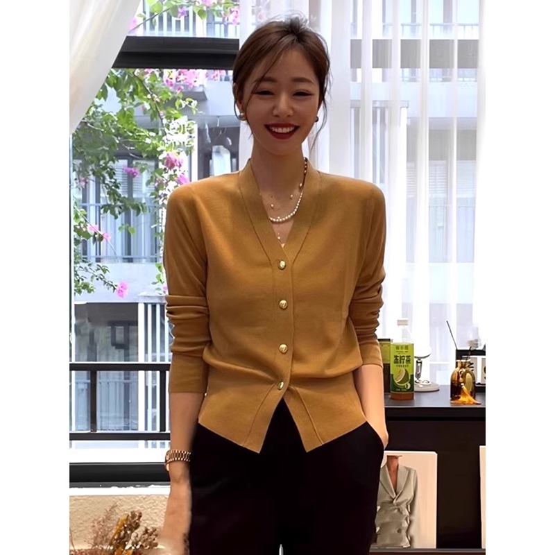 法式V领针织开衫女秋冬高级感修身内搭毛衣时尚洋气长袖外套上衣