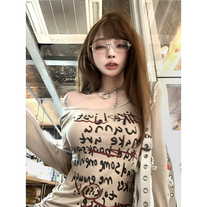 Suuuicee 欲野诱捕器 纯欲大领口修身长袖T恤女露背字母印花上衣